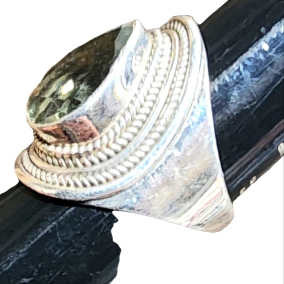 Sterling silver chunky tear drop ring with green stone size 7.25 - Picture 3 of 7